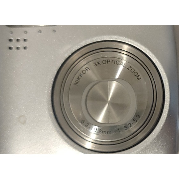 Nikon COOLPIX L3 Compact Digital Camera Silver Tested Works - Picture 2 of 5